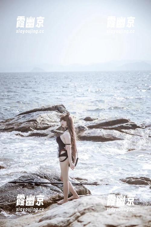 阿薰kaOri 在黑丝的包围中,看阿薰kaOri轻松驾驭OL风!高清写真集揭秘
