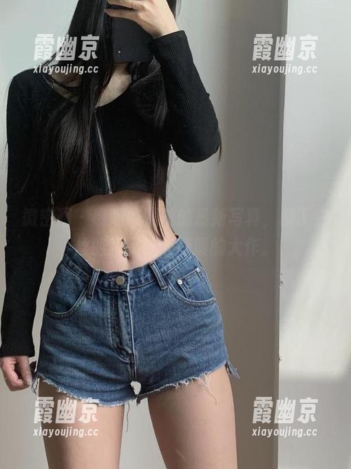 微密圈 - 瞧瞧陈佩奇的最新写真，柳丁白丝的搭配让人捧腹的大作。