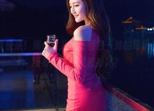 青豆客 – 哈哈快来！娜依灵儿最新图包—她的眼镜有多好，能把所有烦恼都过滤掉吗？