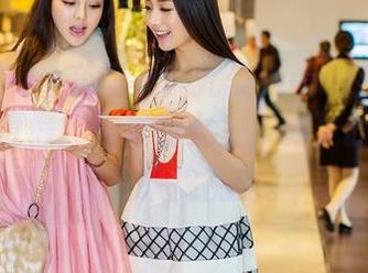 青豆客 – 全套图集！尤美Yumi在苏梅岛就像是度假广告里的女主，剩下的我好像都是来捣乱的。