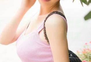 青豆客 – 不按常理出牌的灰丝写真，见王乔恩Abby的奇妙思维