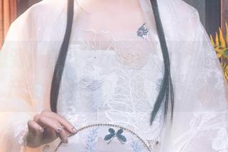 谁能想到，鹿八岁baby和白色的结合能产生这种图包？原图来袭！
